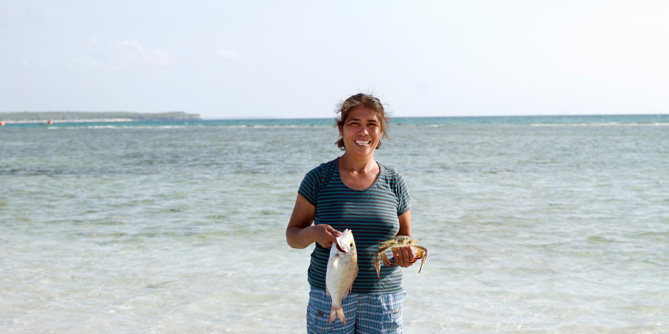 Fish Saleswoman Imelda Esgana from Santa Fe, Bantayan Island earns her main income selling fish. However, after typhoon Haiyan swept her island town, there were no more fish to sell, and even her boat was destroyed. But thanks to Oxfam's boat repair project, she is slowly getting back her livelihood. (Photo: Tessa Bunney/Oxfam)