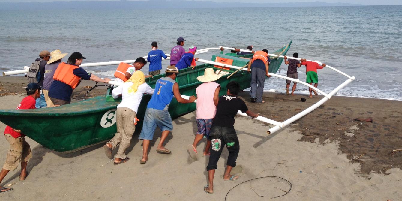 Fishermen launch newly-built fibreglass boat in Tacloban City (Photo: Carolyn Gluck/Oxfam)