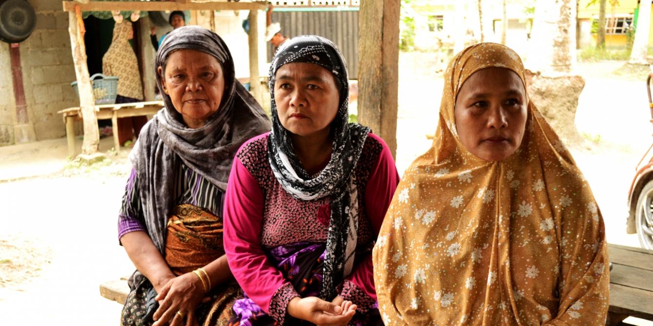 Babu Bidarya Adam (left), a grandmother from Brgy.Tukalipnao, Mamasapano in Mindanao still continues to hope for peace amid the armed conflict that drove her community away from home. (Photo: Rhea Pauline Catada)