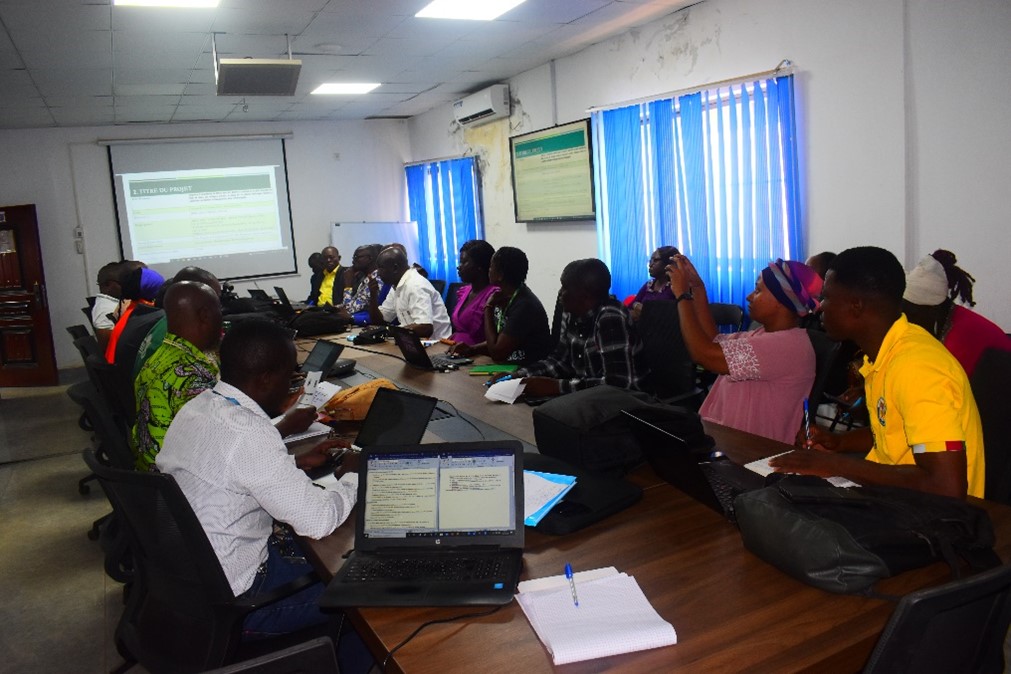 Réunion de présentation du plan de travail d’Oxfam aux ONG impliquées dans la prévention de la MPOx, en collaboration avec le ministère de la Santé, qui s'est tenue dans la salle du Centre des Opérations d’Urgence en Santé Publique (COUSP).