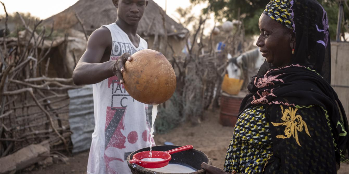 Oxfam soutien les productrices et producteurs de lait local.